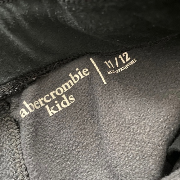 Abercrombie kids - Youth Big Boys Fleece Grey Camo shorts - Picture 3 of 3